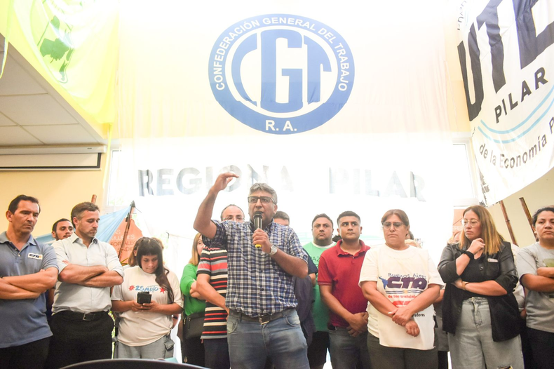 Las organizaciones locales se reunieron en Camioneros de cara al paro nacional.