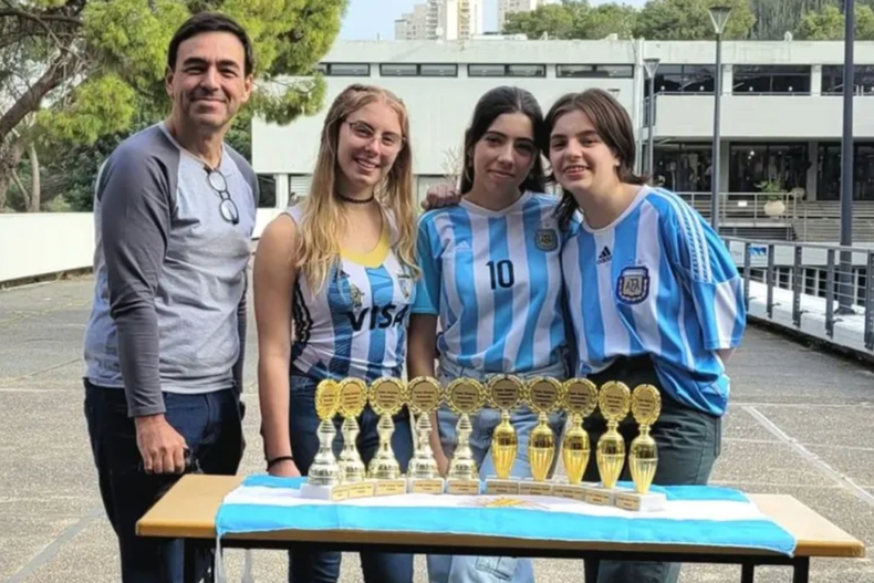 Tres argentinas viajaron al mundial de robótica que tiene como principal objetivo que los y las jóvenes se familiaricen con las normas de tránsito.